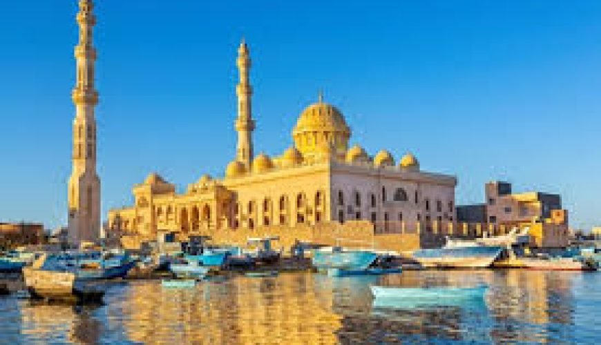 private Hurghada Stadtrundfahrt - Blick auf den Hafen von Hurghada bei Sonnenuntergang