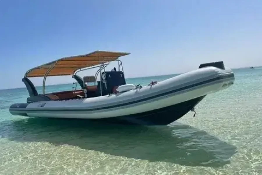 private speed boat