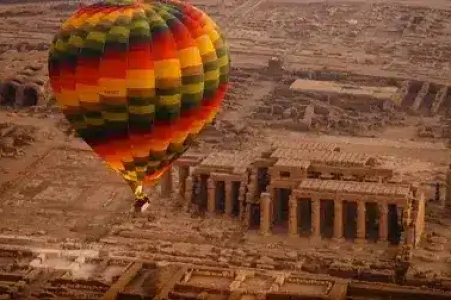 luxor mit heiss luftballon