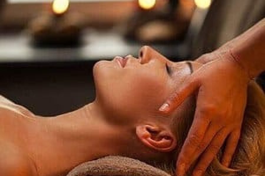Ganzkörpermassage mit natürlichen Ölen in Hurghada