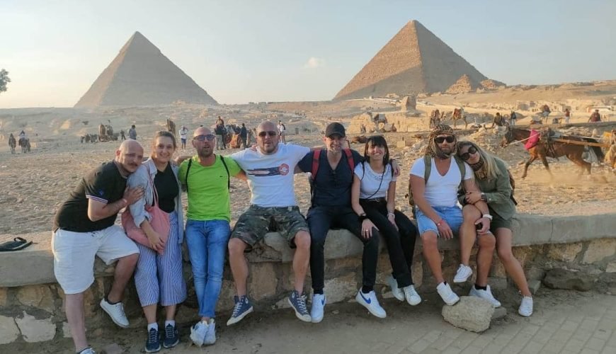 Kairo Tour ab Hurghada Eintritt inklusive - Pyramiden von Gizeh bei Sonnenaufgang