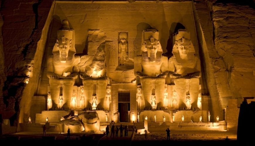 Abu Simbel Ausflug von Hurghada - Blick auf die Großen Tempel