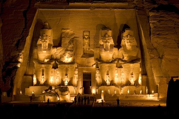 Abu Simbel Ausflug von Hurghada - Blick auf die Großen Tempel