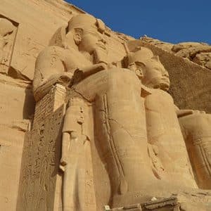 Assuan Abu Simbel Tour ab Hurghada - Blick auf den großen Tempel von Abu Simbel